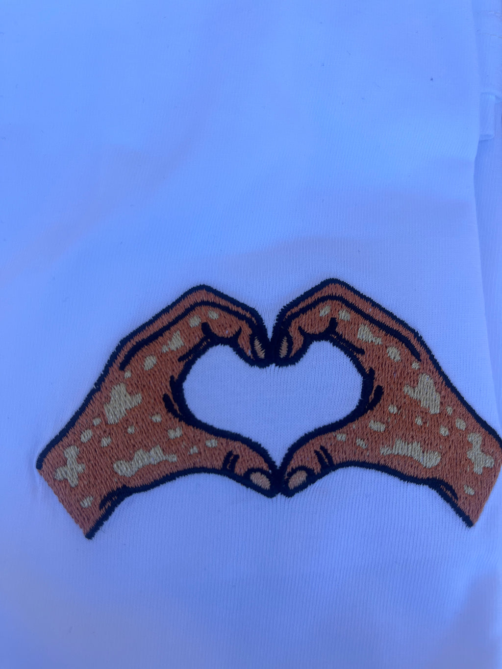 T-shirt Unisexe 100% coton Brodé Coeur & Vitiligo
